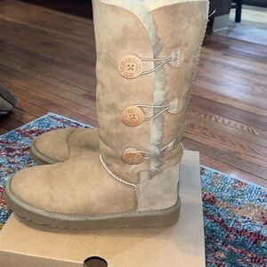 Women’s UGG Bailey Button 3 in Chestnut 7